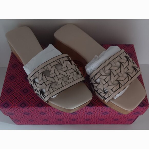 TORY BURCH BASKET WEAVE STUDDED CREAM CALFSKIN LEATHER SANDLES - Picture 9 of 10